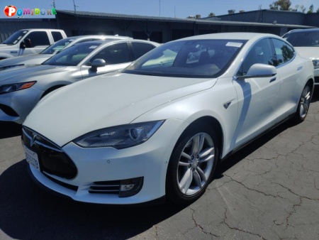 Tesla, S 60, 2014, белый. Запас хода от 350 км